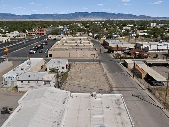 4th image of Goebel Ave