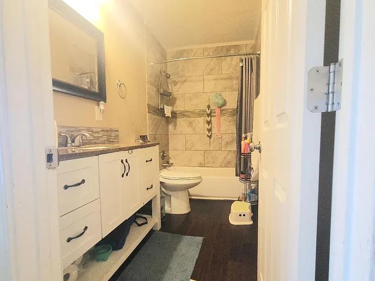 231 Military Rd E — Photo 8