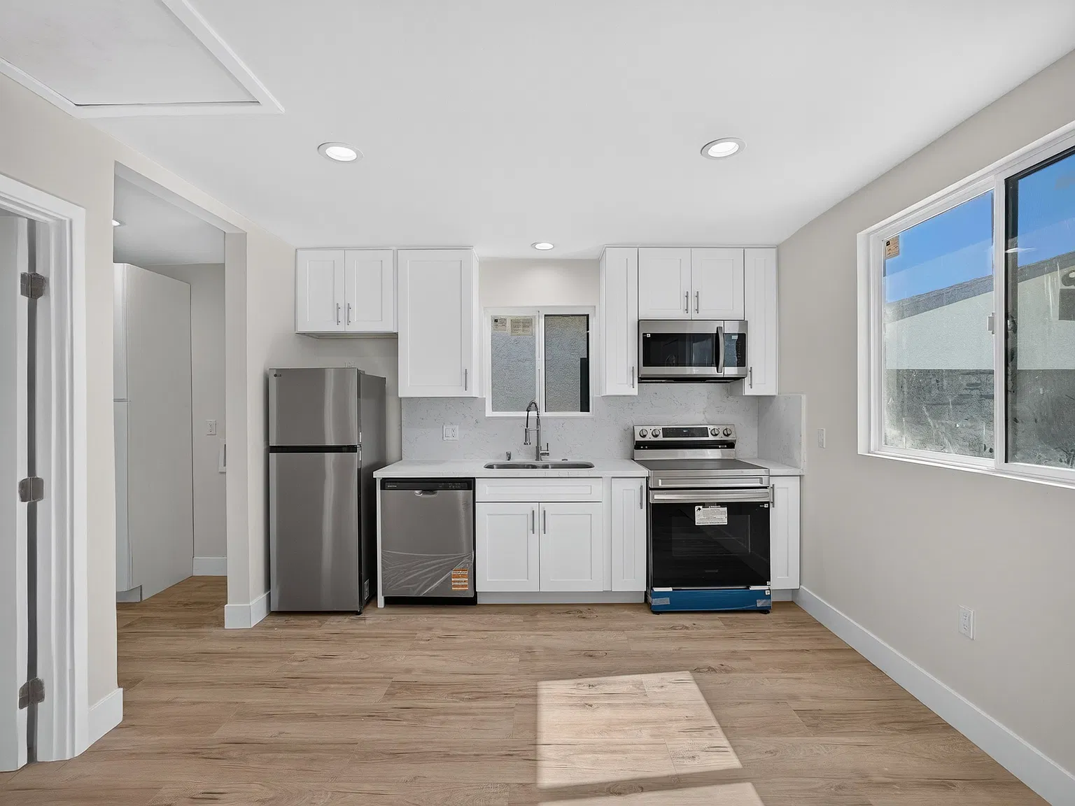 1 bed, 450 sqft, $2,200 — Photo 4