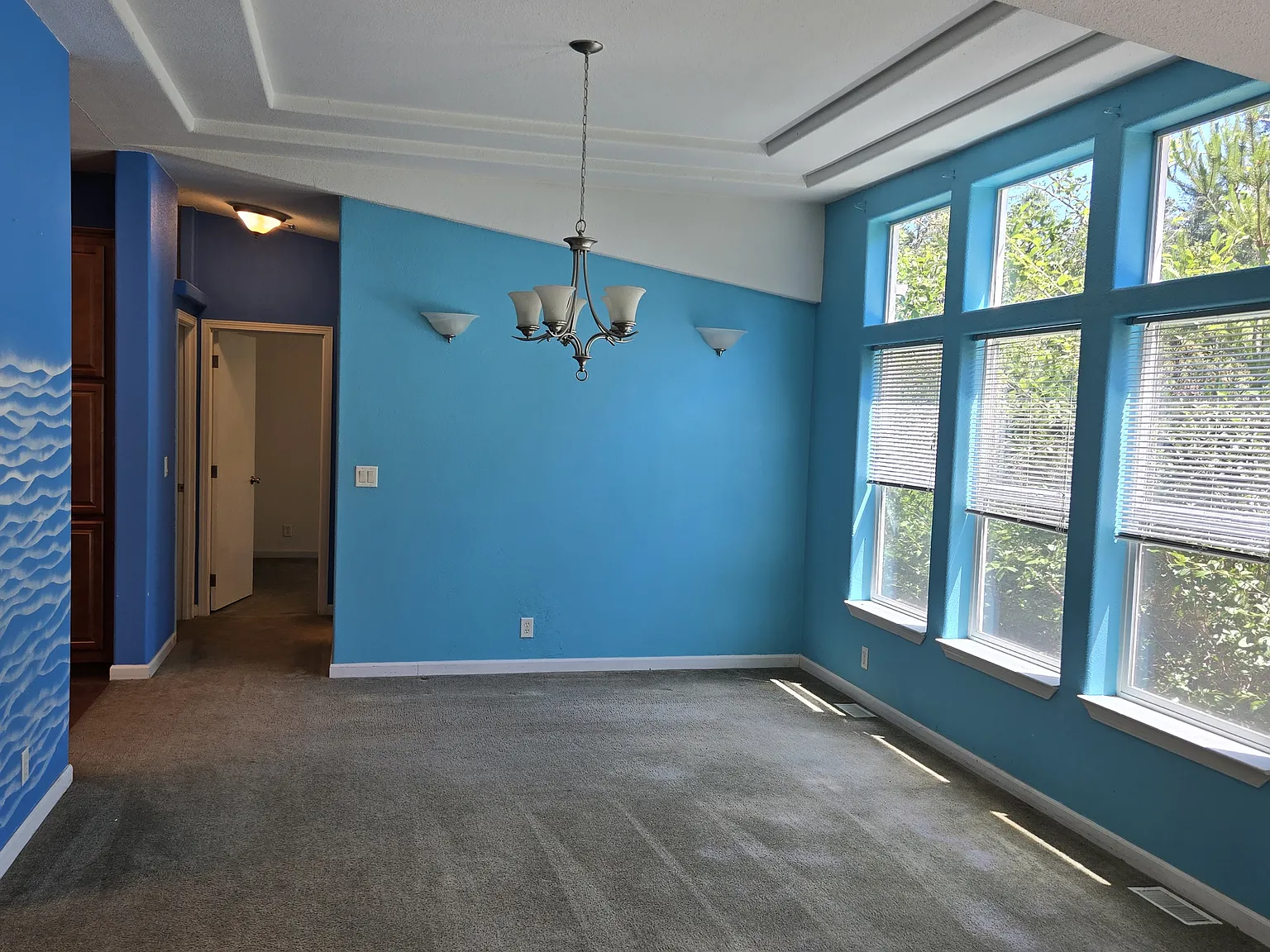 4 bed, 2400 sqft, $2,595 — Photo 3