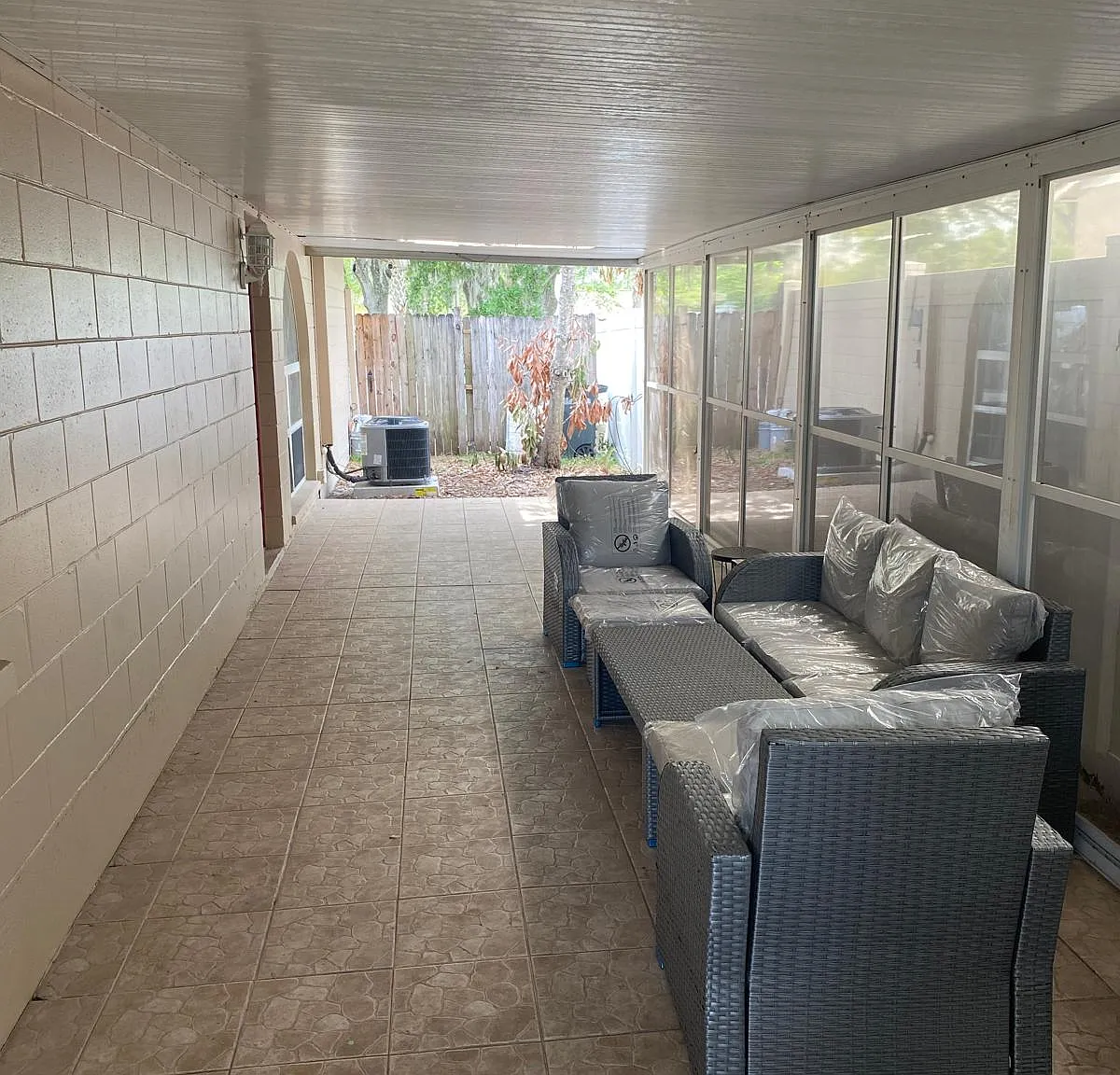 2 bed, 900 sqft, $2,000 — Photo 2