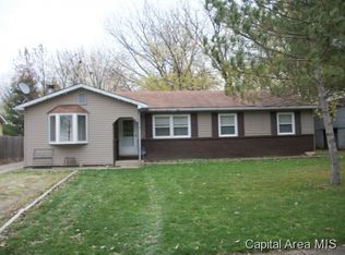 906 N Williams St, Athens, IL 62613