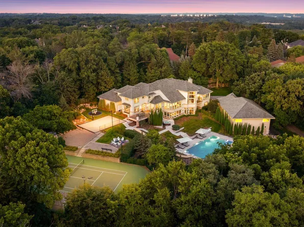 11068 Bell Oaks Estate Rd, Eden Prairie, MN 55347