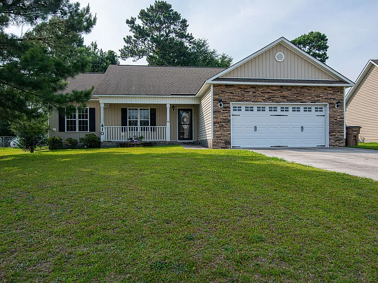 410 Jasmine Ln — Photo 1