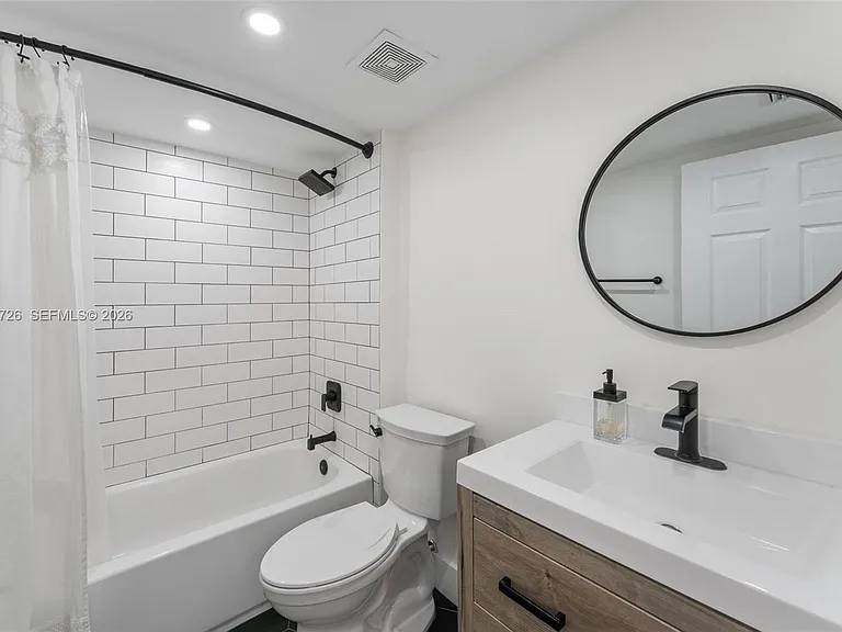 2415 NW 16th Street Rd #306 — Photo 13