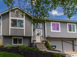 17016 Boyd St, Omaha, NE 68116