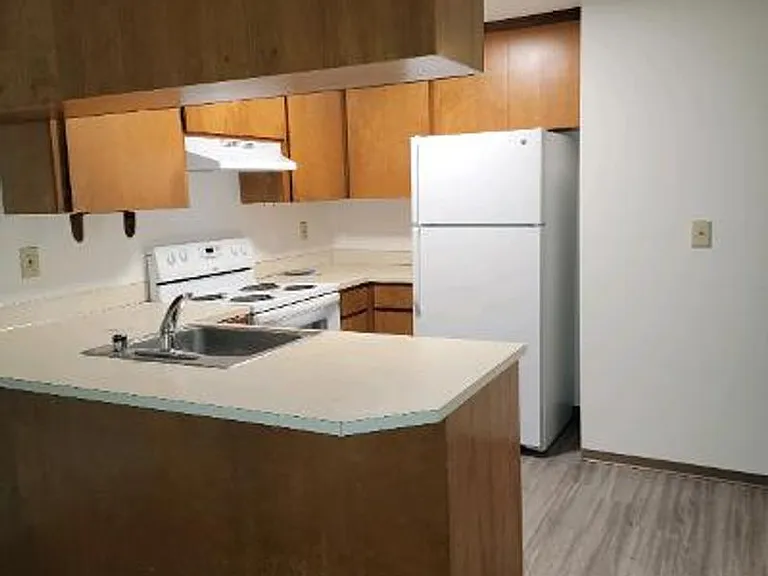 Whispering Pines Apartments — Photo 12