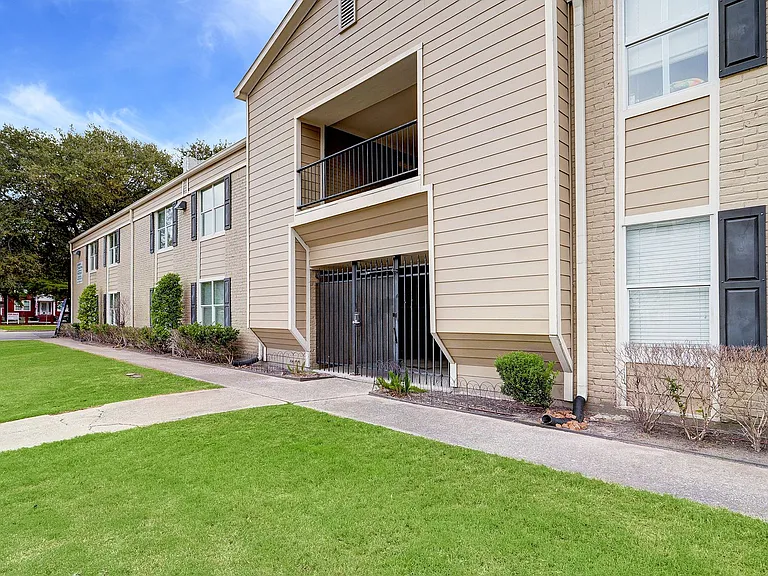 835 Heights — Photo 11