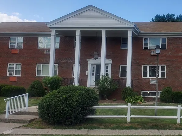 35 Regency Park Dr, Agawam, MA 01001