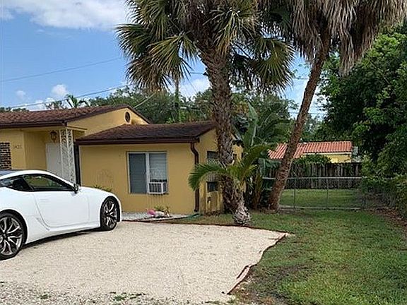3rd image of 1421 SW 29th St