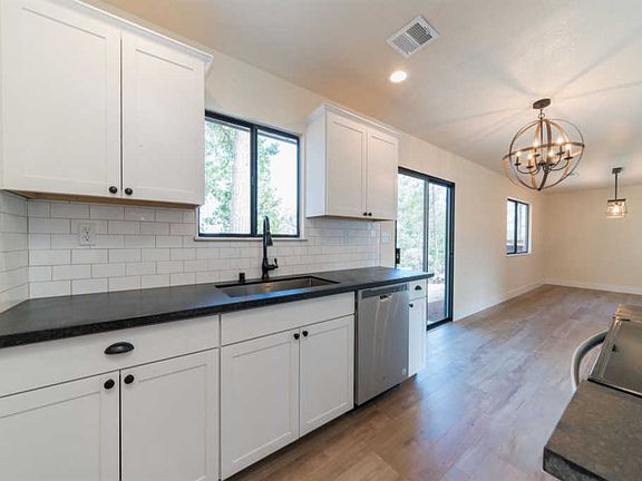 2nd image of 41789 Marmot Ln