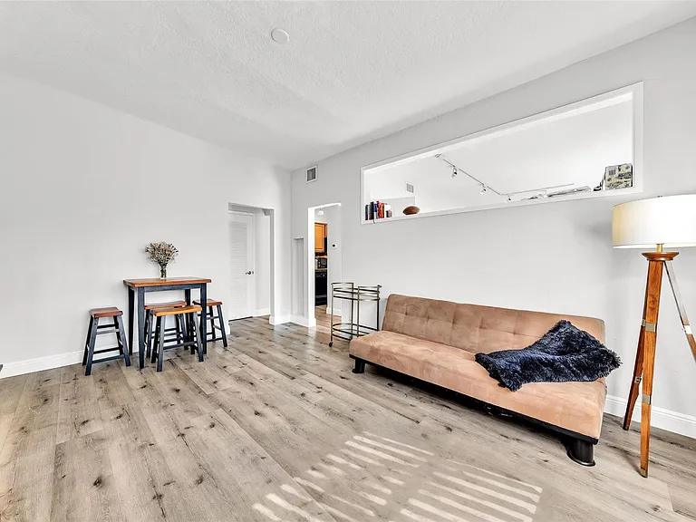 805 NE 17th Ave #4 — Photo 4