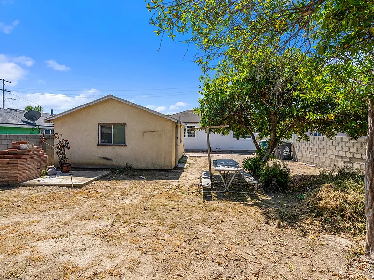 2521 W Stanford St — Photo 32