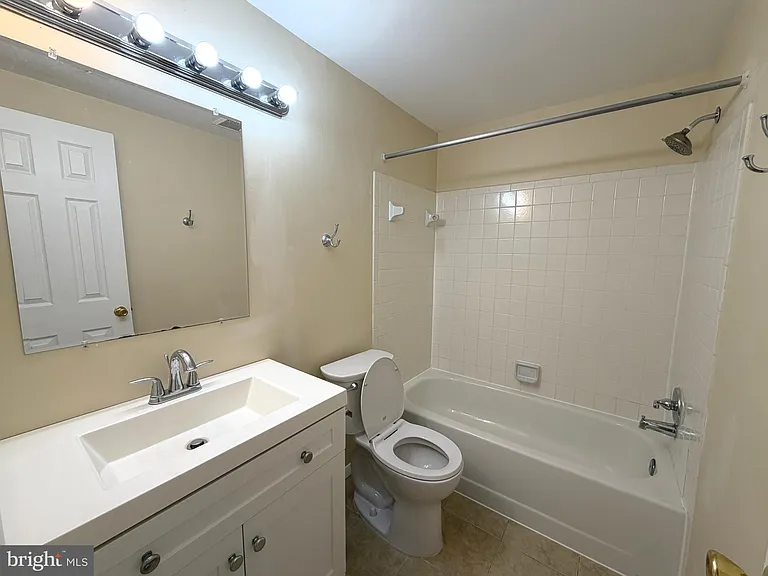 18131 Chalet Dr #24-103 — Photo 20