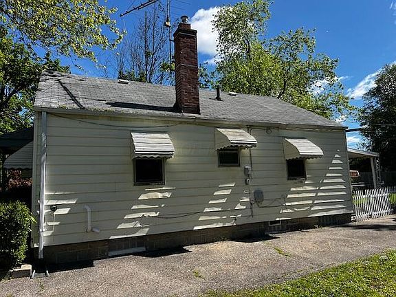 5th image of 2428 Bancroft St