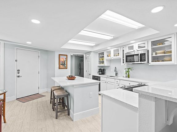 3rd image of 1000 Lantana Dr Unit 604