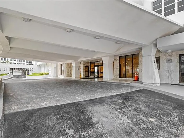5700 Collins Ave #7J — Photo 26