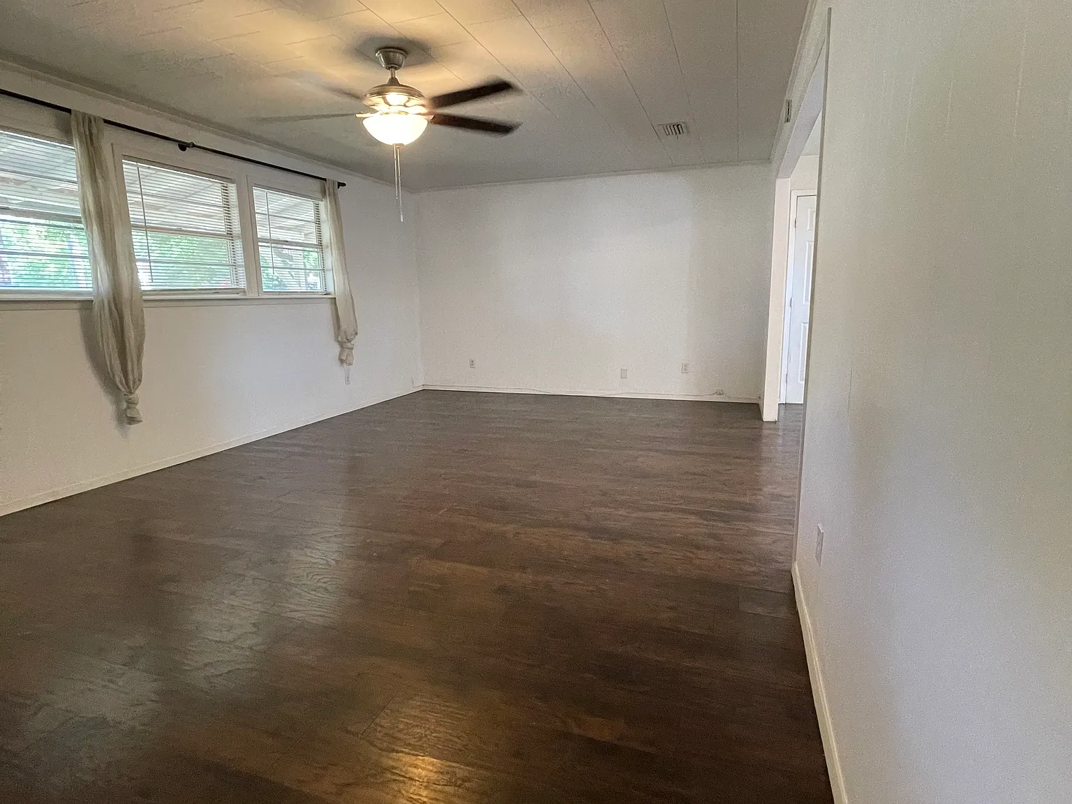 2 bed, 1152 sqft, $1,685 — Photo 3