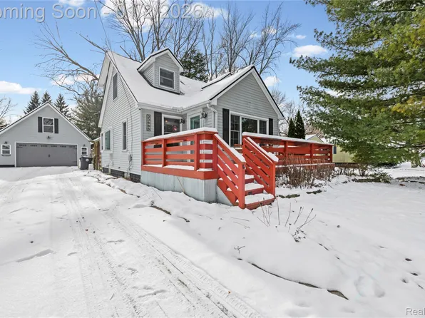 33685 Orangelawn St, Livonia, MI 48150