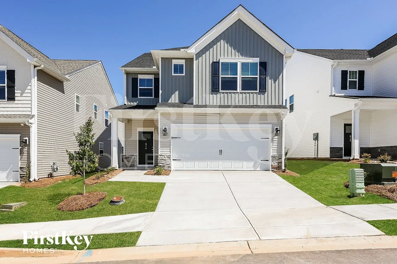 3 bed, 2.5 bath, 2250 sqft, $2,405 — Photo 1