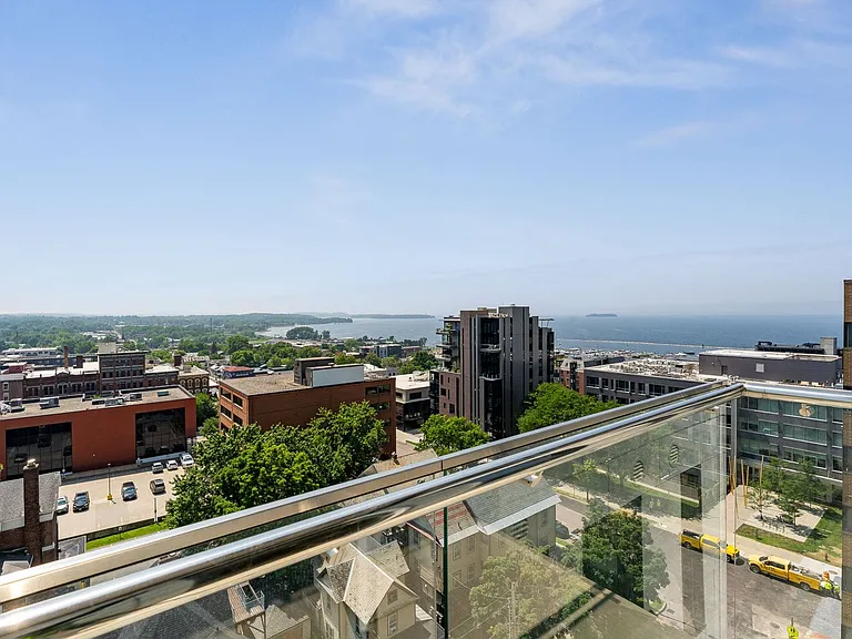 Bank Street Apartments at Burlington Square — Photo 4