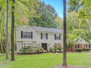 101 Countryside Dr, Chagrin Falls, OH 44022