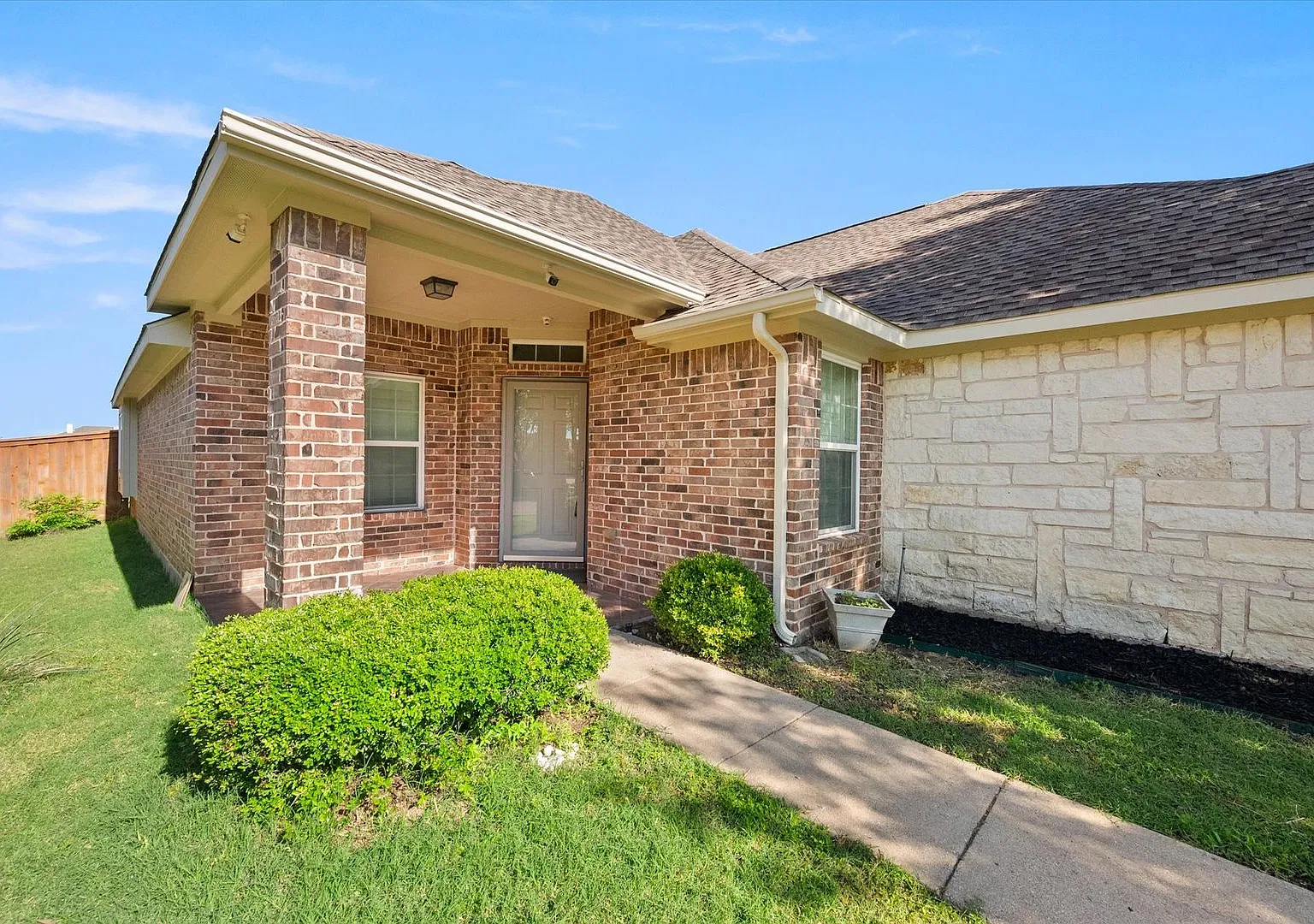 Gorgeous Mira Lagos 4 bedroom on the Pond!! — Photo 4
