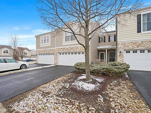 2nd image of 4161 Blackstone Dr #4161