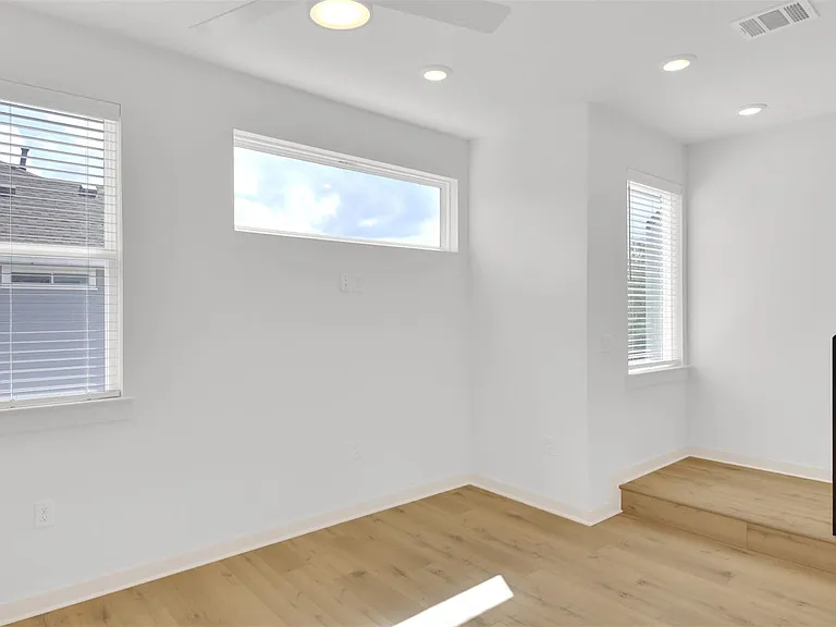 7208 Providence Ave #2 — Photo 9