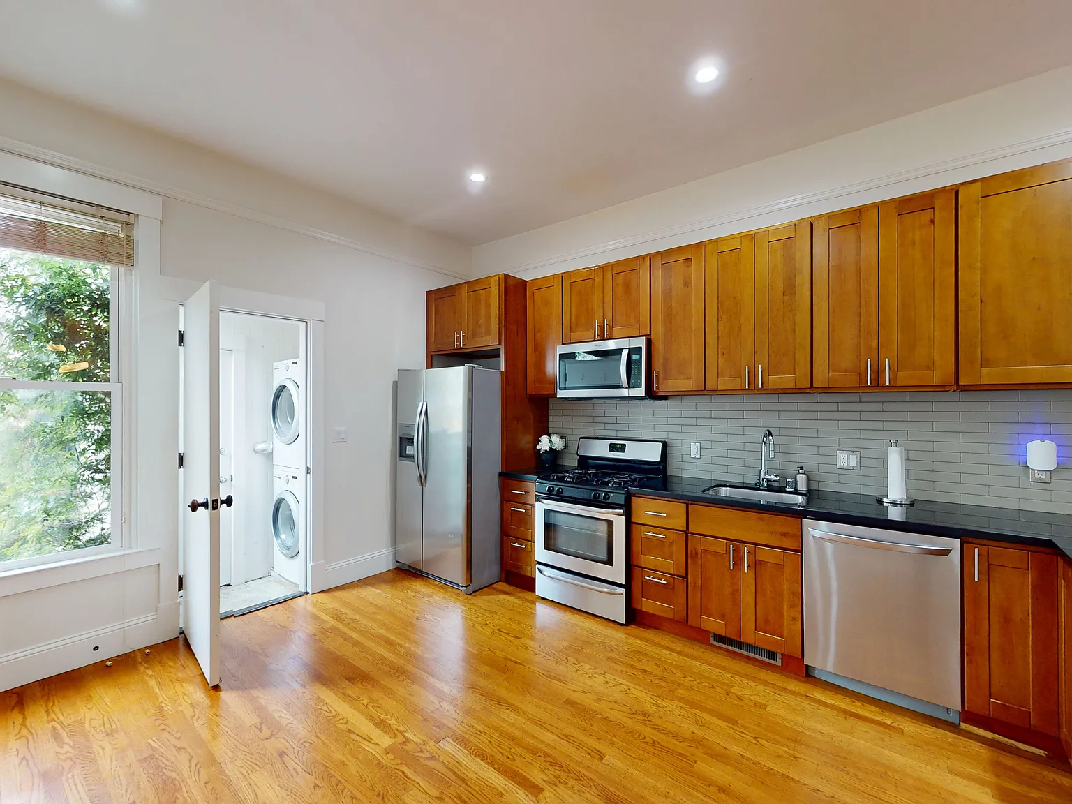 Charming 2BR/2BA with In-Unit Laundry in Haight-Ashbury — Photo 1