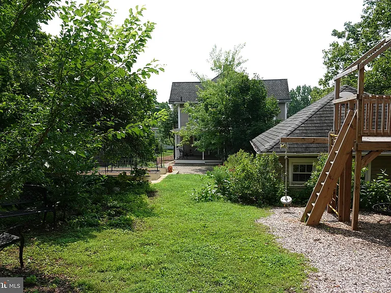 36 Hart Ave — Photo 62