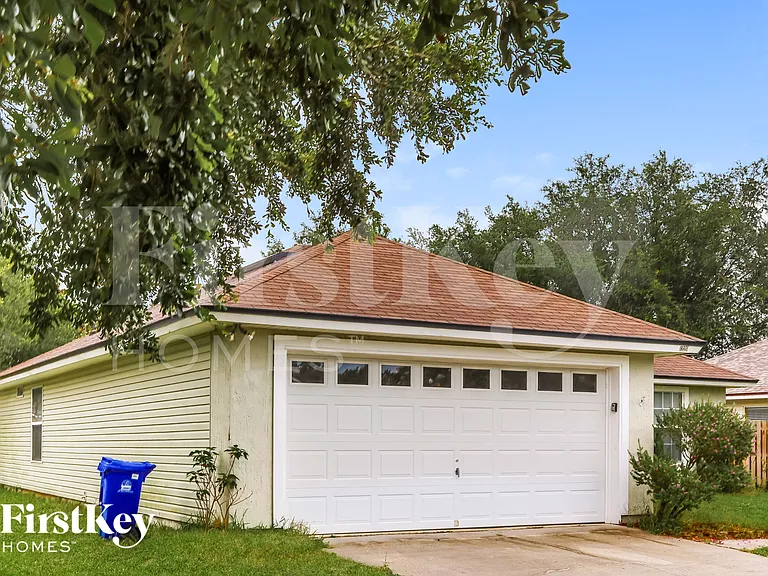 1220 Maclaren St — Photo 4