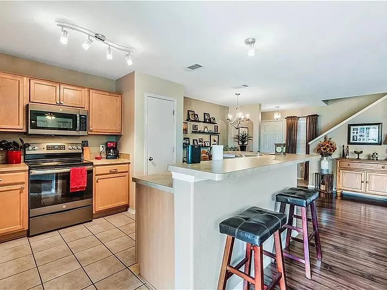 7524 Lazy Spur Blvd — Photo 8