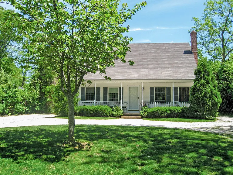 Parkway Dr — Photo 1