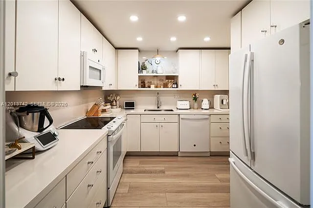 210 Sea View Dr #501 — Photo 8