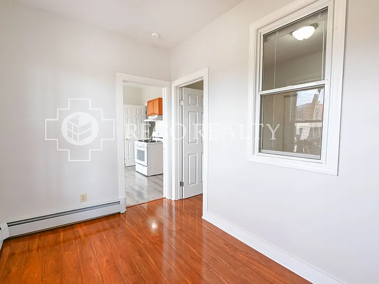291 Buckingham St / Luca Investments LLC — Photo 25