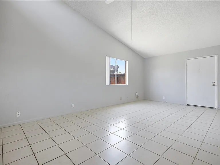 41995 Cambridge Avenue — Photo 28