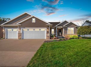 N9021 Lilac Rd, Menasha, WI 54952