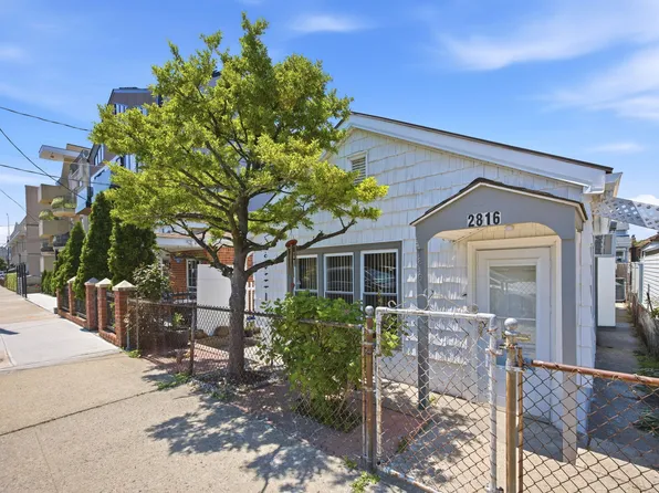 2816 Brown Street image 1 of 14