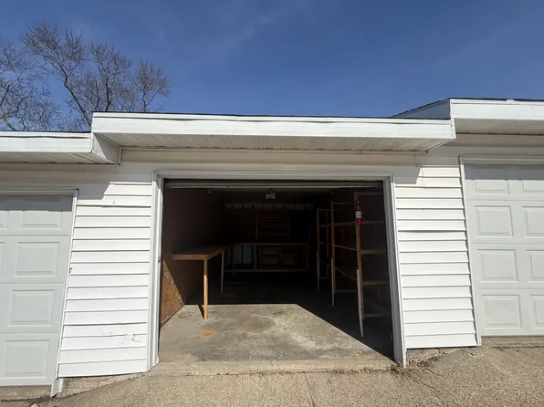 2365 University Avenue Garage #6, Dubuque, IA 52001