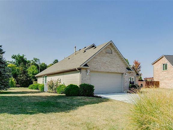 4th image of 445 Sharon Ct