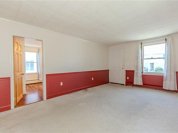 5th image of 29 Victoria Ave E
