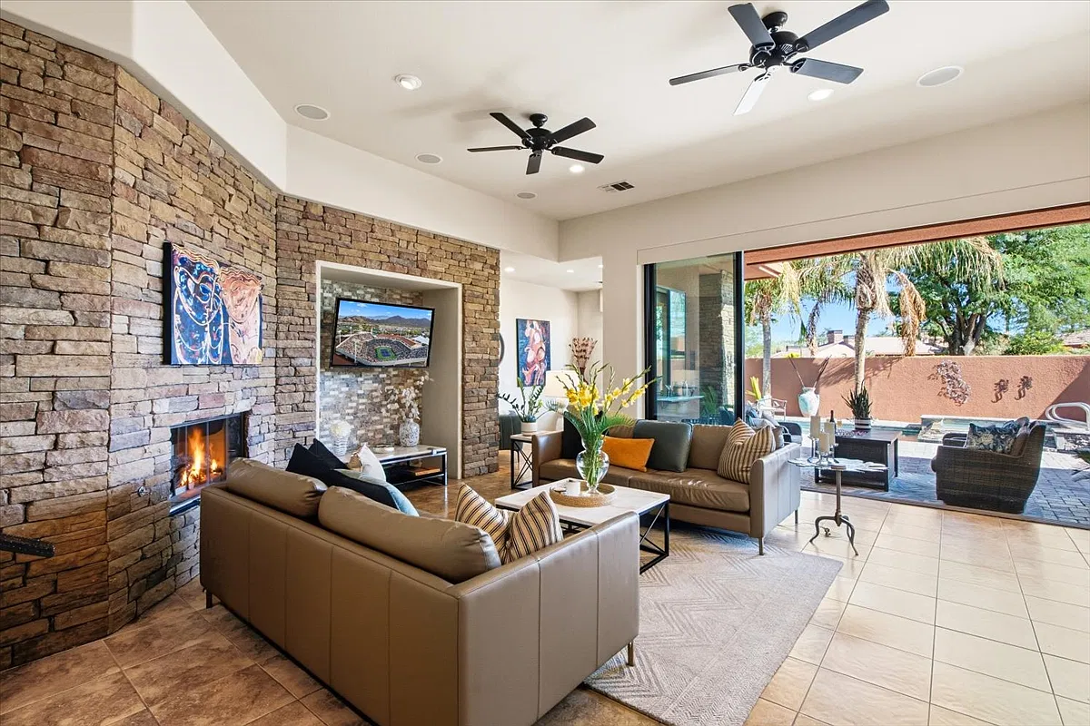 3 bed, 3.5 bath, 3251 sqft, $13,000 — Photo 2