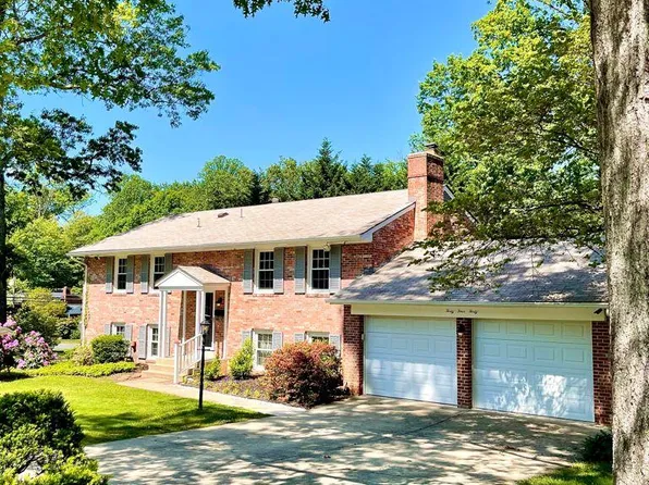 4440 Stark Pl, Annandale, VA 22003