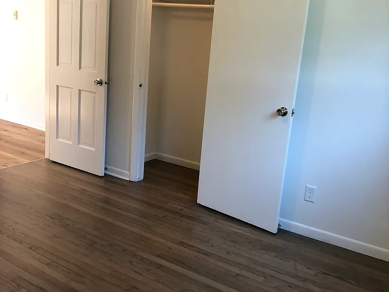 303 Wilshire Dr #2 — Photo 8