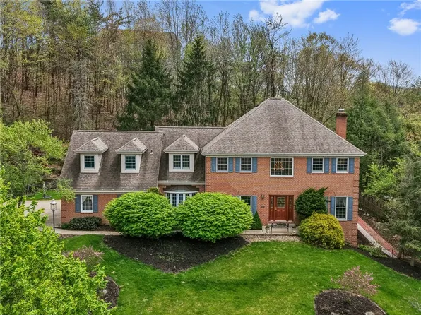 1641 Blackburn Heights Dr, Sewickley, PA 15143