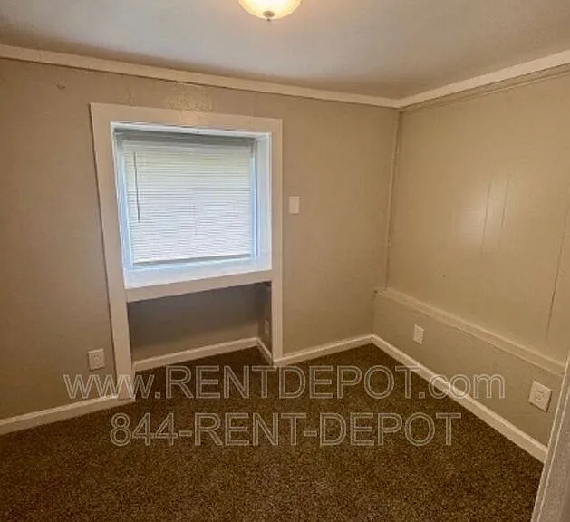 1021 Vanderburgh Ave — Photo 3