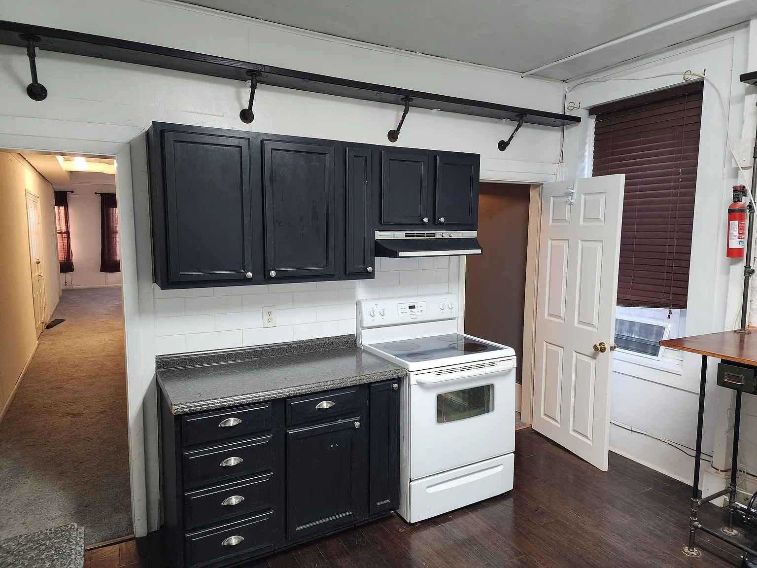 2 bed, 1000 sqft, $1,600 — Photo 4