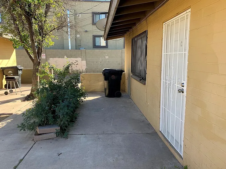 531 W 9th Pl #D — Photo 5
