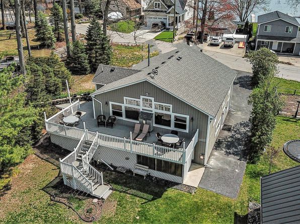 3836 Highcrest Dr, Brighton, MI 48116